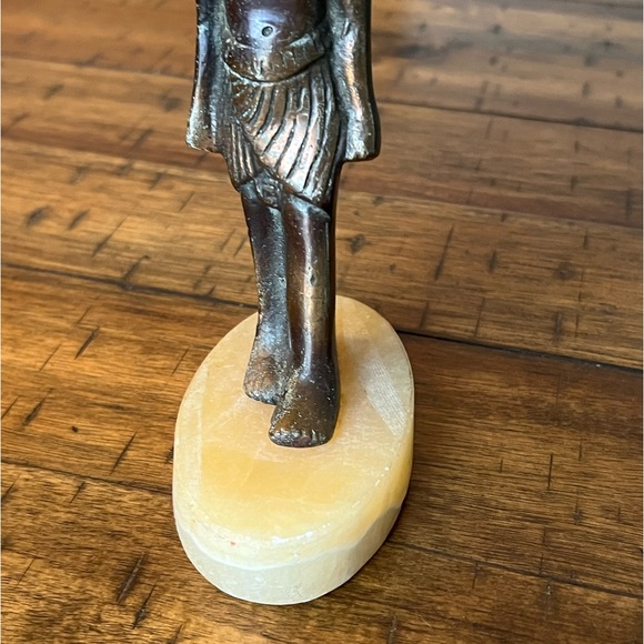 Egyptian Pharaoh Sculpture - Picture 3 of 8